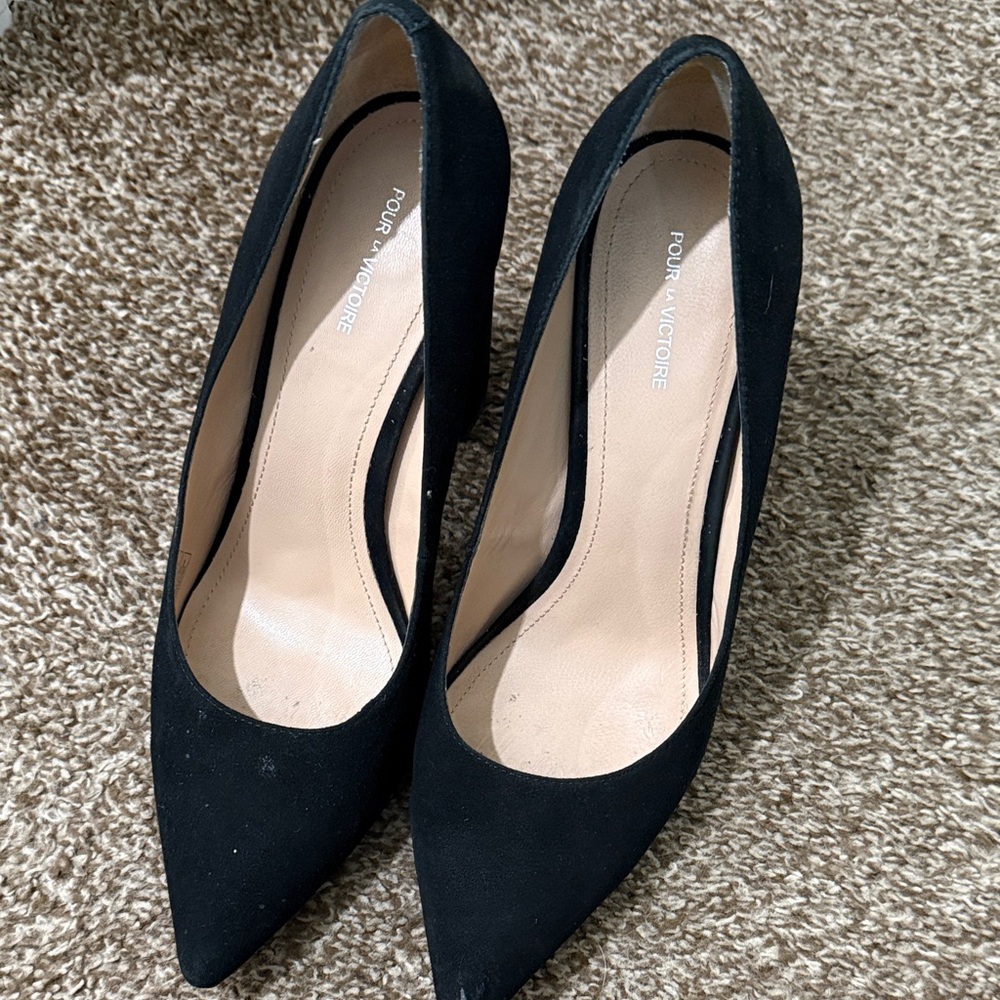 Pour La Victoire Classic Black Heels